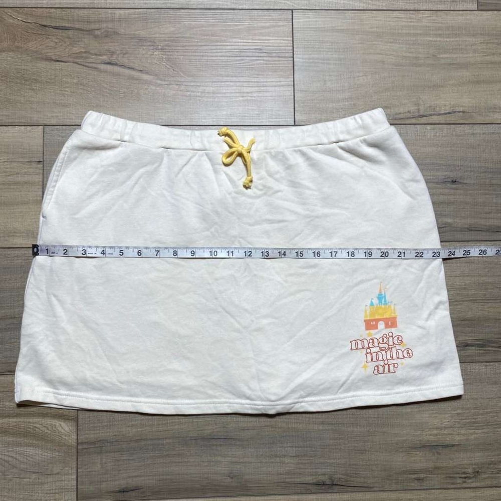 Disney Womens Magic in the Air Castle Graphic Skort Size XL Cream - Picture 3 of 15
